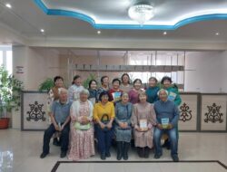 «Өркөн өй» интеллектуальнай оонньуу буолан ааста — Аҕам саастаах дьон декадаларын чэрчитинэн бүгүн алтынньы 4 күнүгэр түмсүүлэргэ «Өркөн өй» интеллектуальнай оонньуу буолан ааста. Оонньууну олохтоох библиотека үлэһитэ Трифонова А.В. олус интэриэһинэйдик, олус көхтөөхтүк ыытан аҕам саастаах дьоммут үөрэн көтөн тарҕастылар.