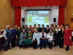 Аҕам саастаахтар күннэринэн — Үгэскэ кубулуйбут сылын аайы ыытыллар «Аҕам саастаахтар күннэринэн» сүһүөхтээх бэйэбит сүгүрүйэн, хоолдьуктаах бэйэбит хоҥкуйан тураммыт, ис сүрэхтэн тахсар истиҥ эҕэрдэбитин Аан-Аартык култуура киинин аатыттан тиэрдэбит. Декаадабыт чэрчитинэн алтынньы 3 күнүгэр Пудова Татьяна Егоровна кыл сэлээппэни өрөргө, кылы бэлэмнээһиҥҥэ маастар кылаас ыытта. Алтынньы 5 күнүгэр «Учуутал» документальнай киинэ көрдөрдүбүт. Алтынньы 6 күнүгэр Васильева Светлана Владимировна иистэнэр [&hellip;]