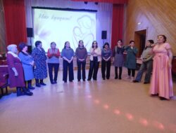 «Ийэ баар буолан» 🥰сынньалаҥ киэһээтин тэрийдибит — Ийэ баар бу сиргэАан дойду аанньалаАнаннын киниэхэБарыбыт махтала🩷🌹🩷🌹🩷🌹🩷 Саха сиригэр 1993 сыллаахтан алтынньы ый үһүс нэдиэлэтигэр🌹 Ийэлэр күннэрин🌹 бэлиэтиир үтүө үгэс оҥоһуннубут. Күн күбэй нэһилиэкпит ийэлэрин ис сүрэхпититтэн Аан-Аартык култуура киинэ бырааһынньыгынан эҕэрдэлээн туран Алтынньы 1️⃣9️⃣ күнүгэр, киэһэ 7️⃣ чаастан «Ийэ баар буолан» 🥰сынньалаҥ киэһээтин тэрийдибит. Элбэх көрдөөх оонньуулар, ырыалар, үҥкүүлэр буоллулар. Кэлбит ийэлэр олус [&hellip;]